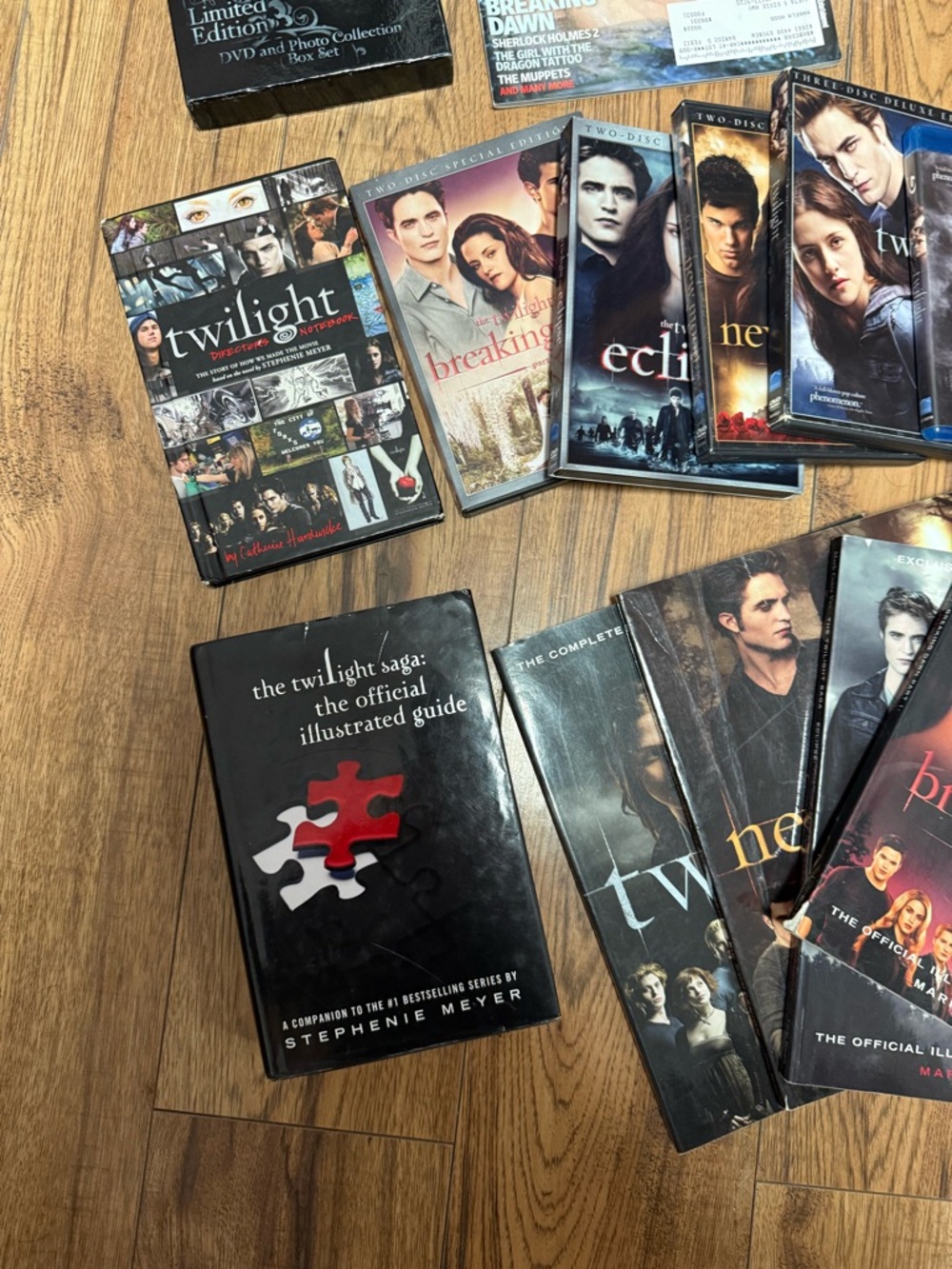 Twilight Saga Collector Lot - Books, DVDs & Extras - Picture 3 of 11